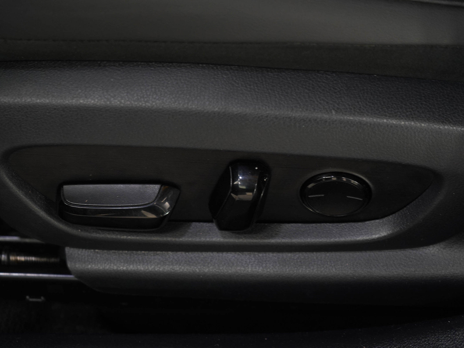 Used 2024 Lexus ES 300h F Sport w/ Accessory Package (Z2) FWD image 24