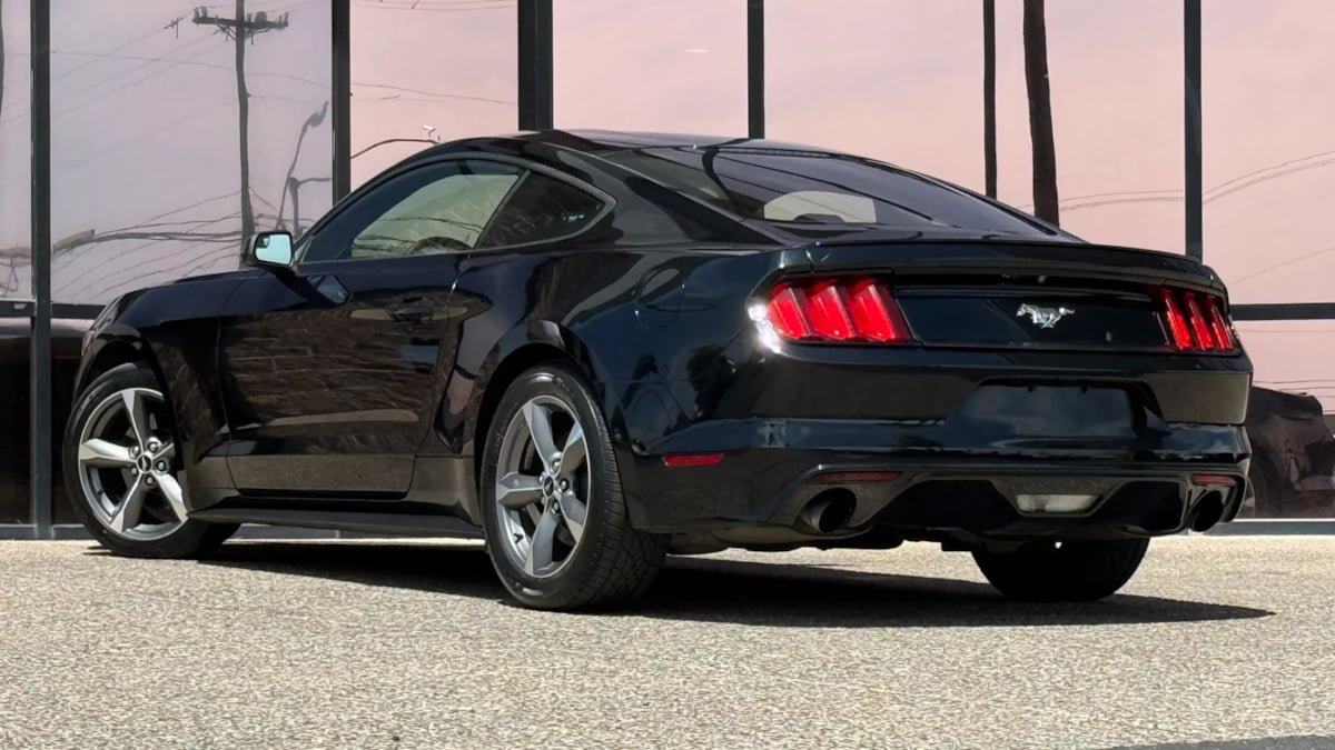 Used 2016 Ford Mustang Coupe RWD image 7