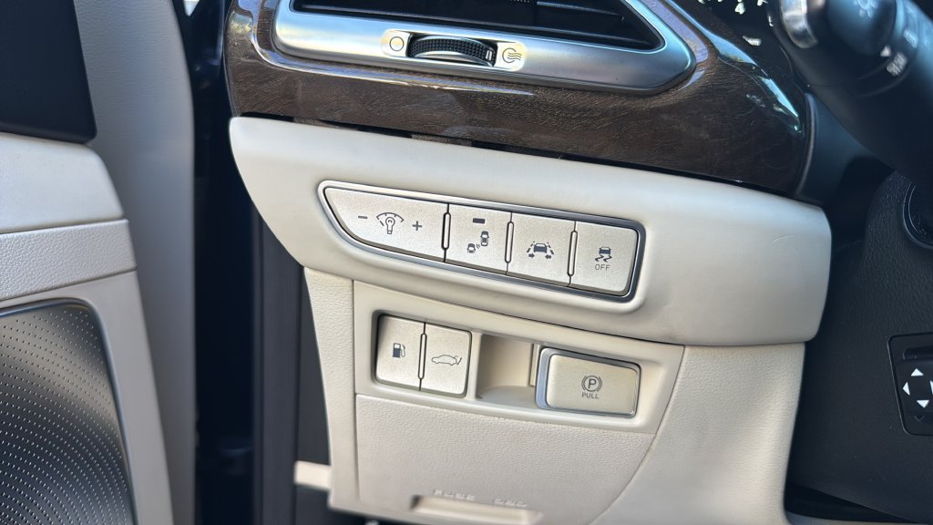 Used 2018 Genesis G90 3.3T Premium AWD/4WD image 29