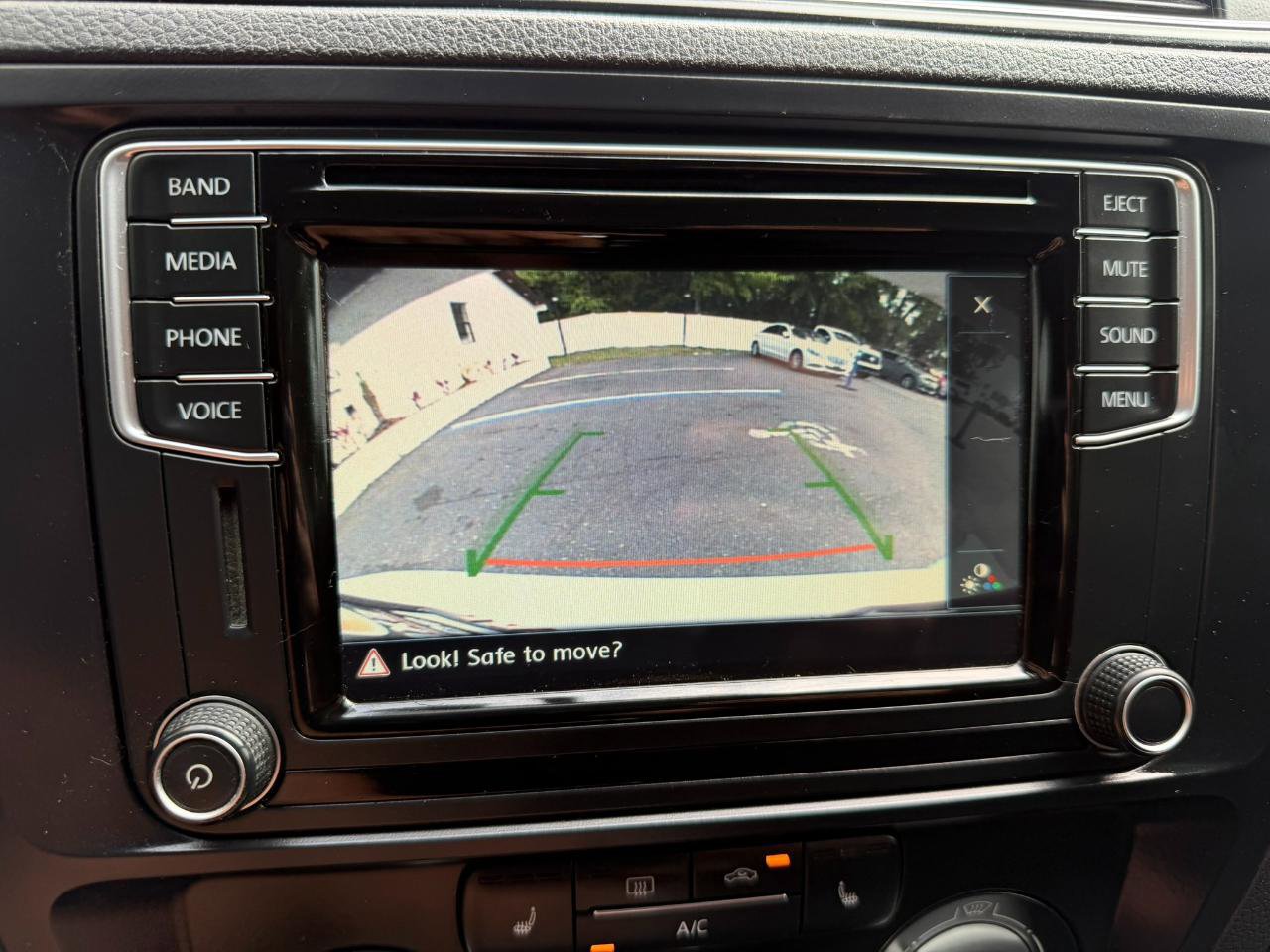 Used 2016 Volkswagen Jetta SE image 34