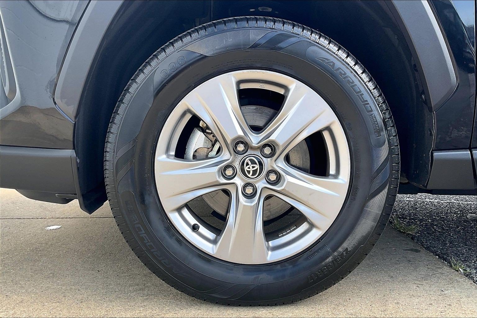 Used 2025 Toyota RAV4 LE AWD/4WD image 11