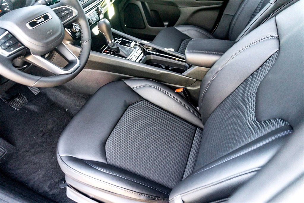 New 2026 Jeep Compass Latitude image 10