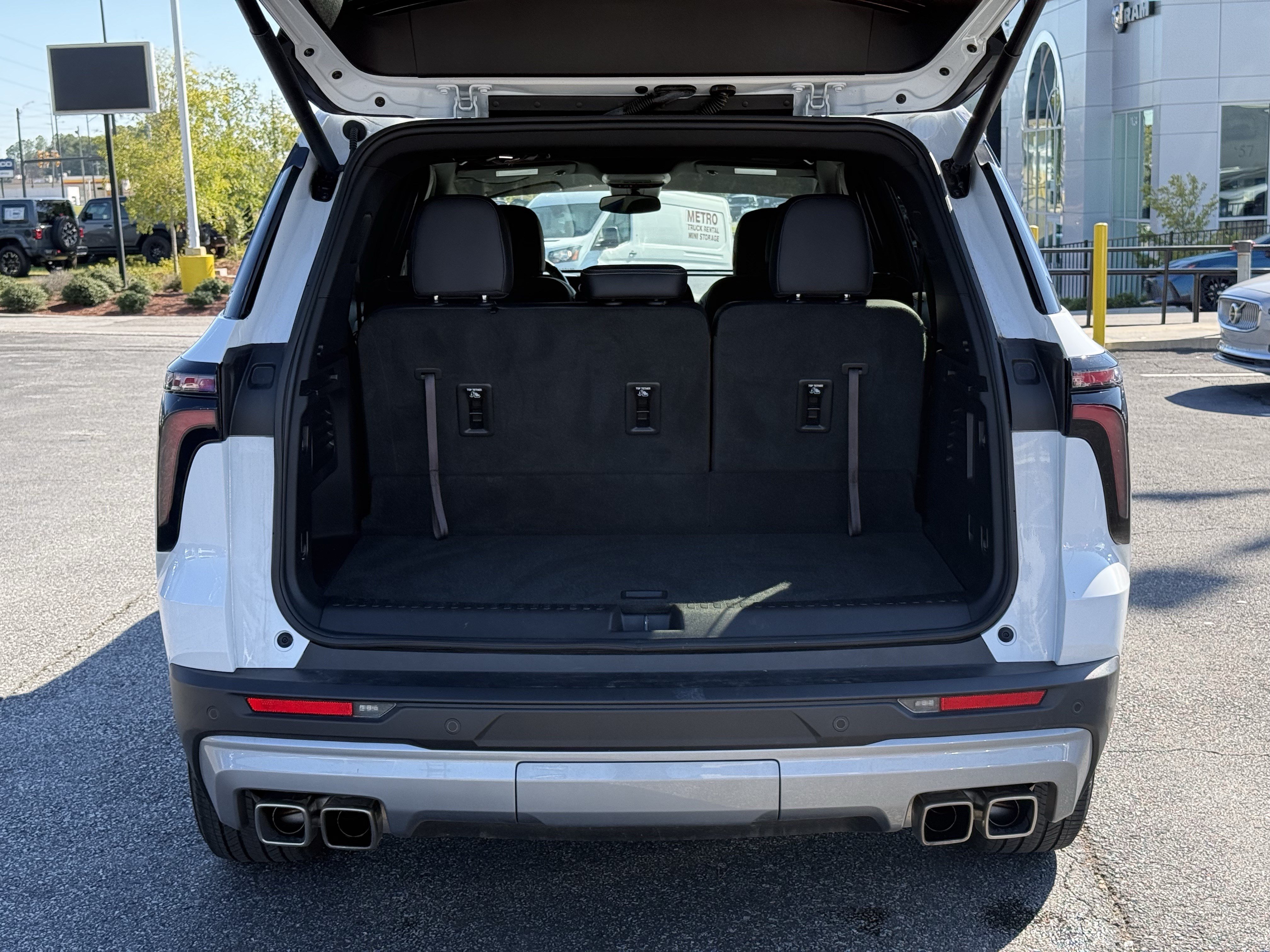 Used 2025 Chevrolet Traverse LT w/ Enhanced Driving Package FWD image 32