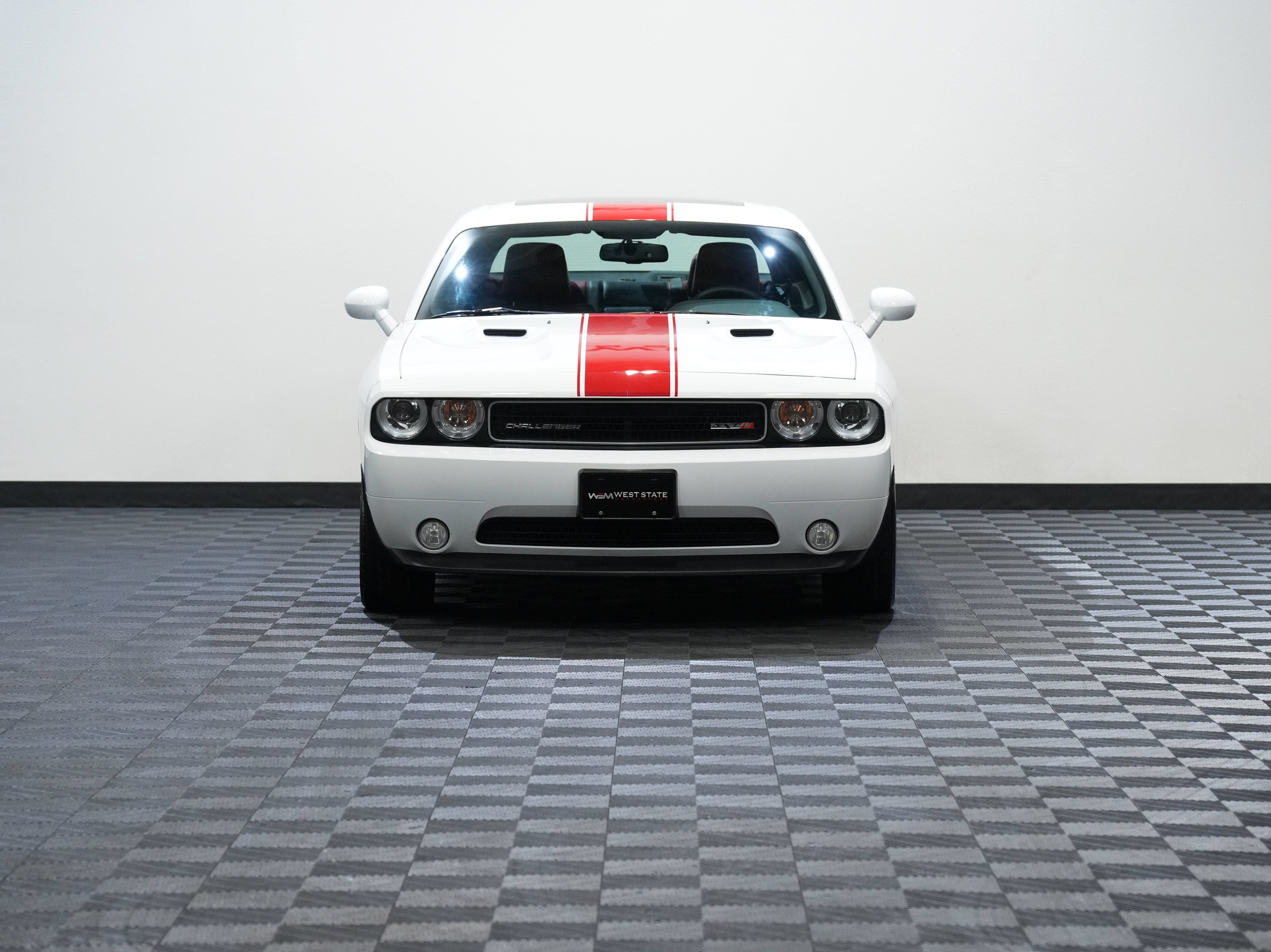 Used 2014 Dodge Challenger SXT RWD image 4