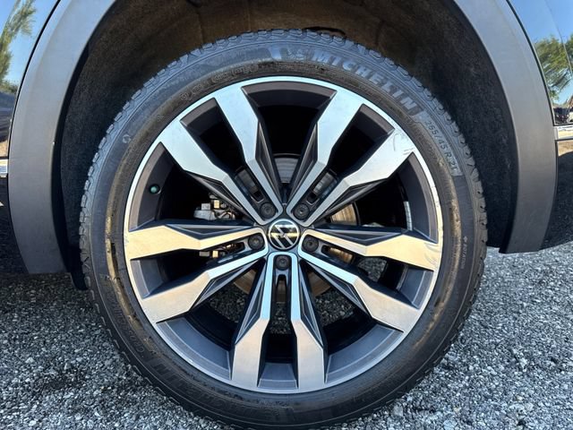 Used 2020 Volkswagen Atlas Cross Sport SEL R-Line AWD/4WD image 28