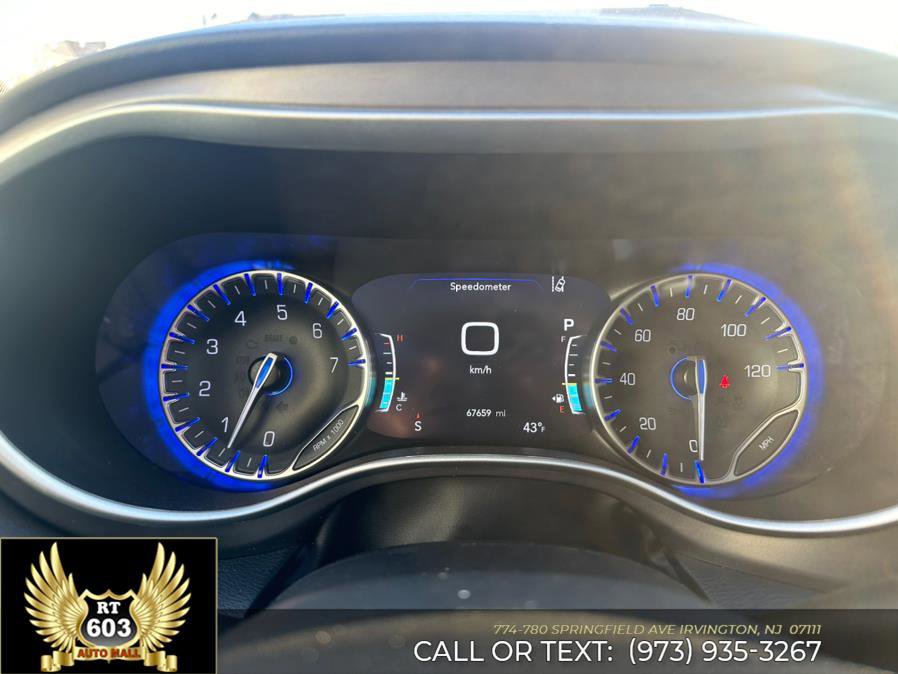 Used 2024 Chrysler Pacifica Touring-L image 20