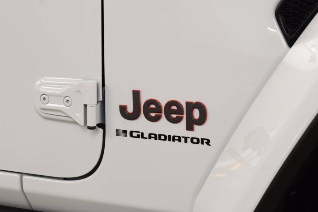 Used 2025 Jeep Gladiator Mojave AWD/4WD image 19