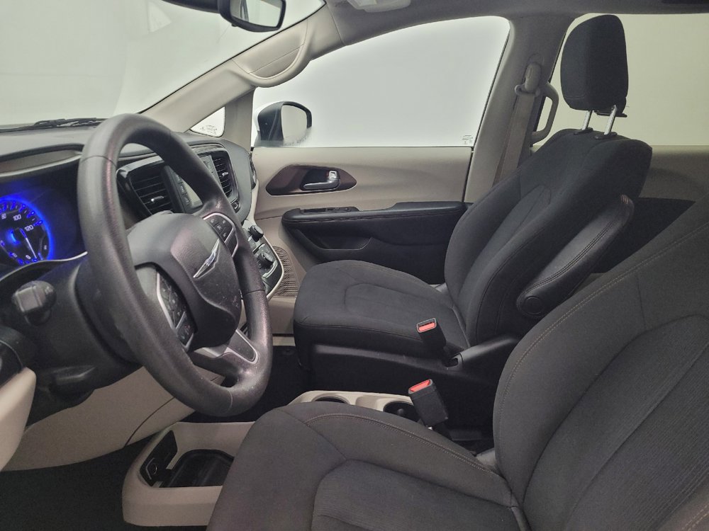 Used 2017 Chrysler Pacifica LX FWD image 17