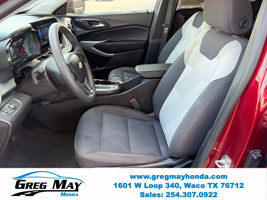 Used 2025 Chevrolet Trax LS w/ LS Convenience Package FWD image 21