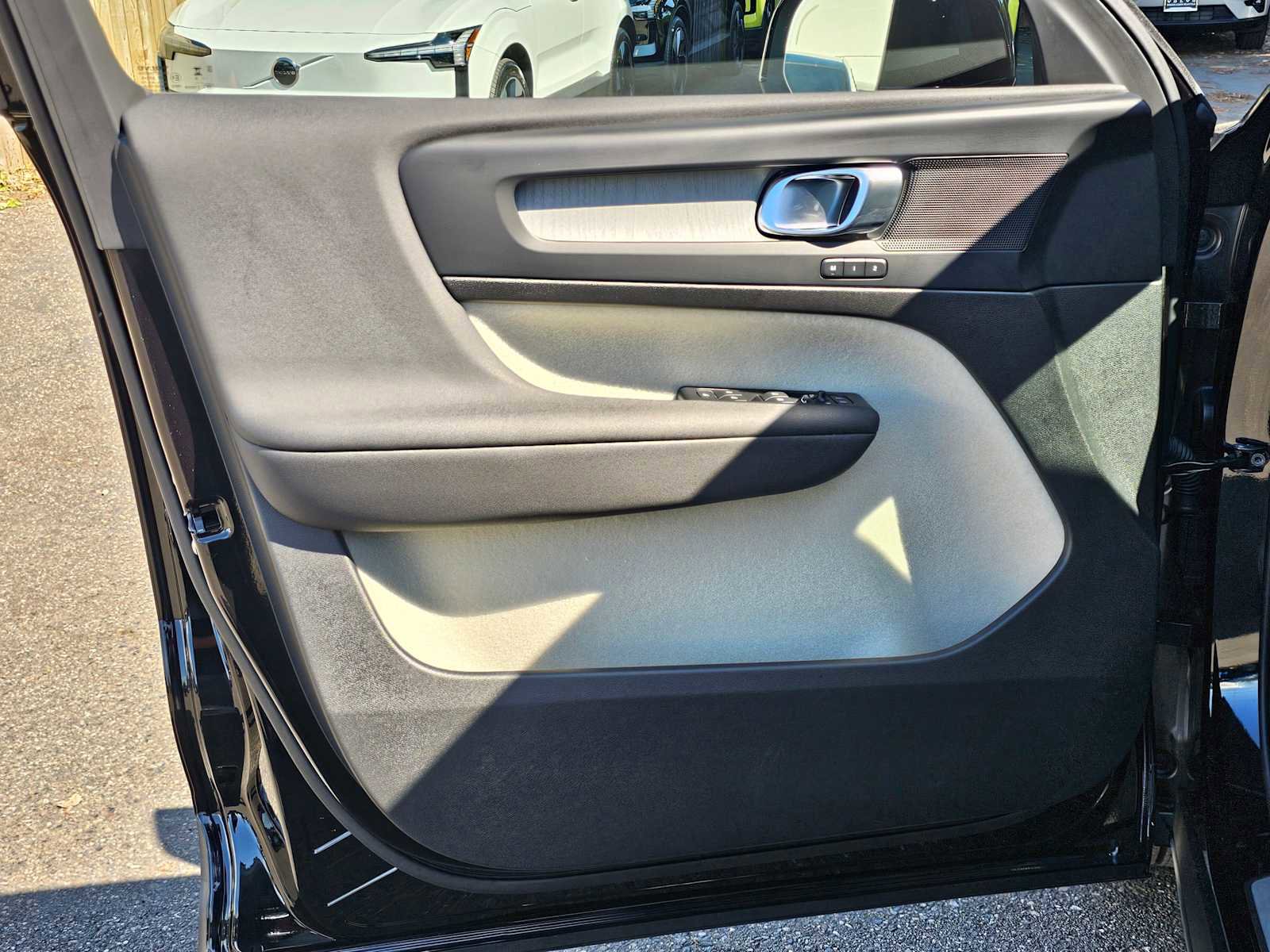 New 2025 Volvo XC40 B5 Plus w/ Protection Package Premier image 20