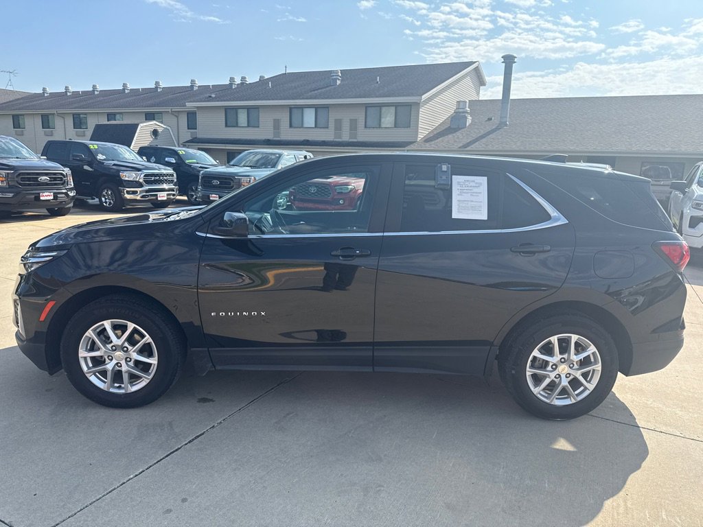 Used 2024 Chevrolet Equinox LT image 2