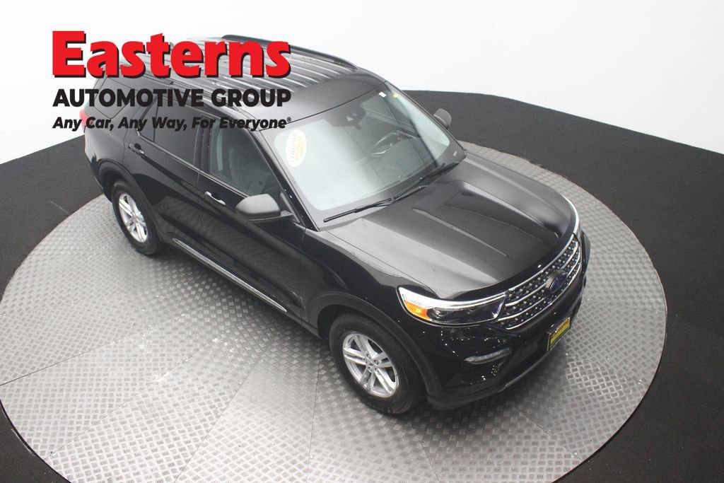 Used 2023 Ford Explorer XLT w/ Equipment Group 202A image 3