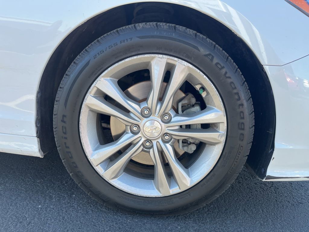 Used 2018 Hyundai Sonata Limited w/ Cargo Package image 12