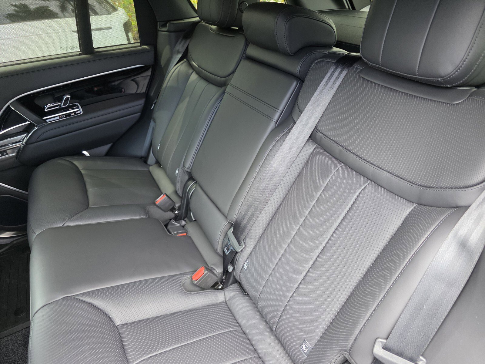 New 2026 Land Rover Range Rover SE image 13