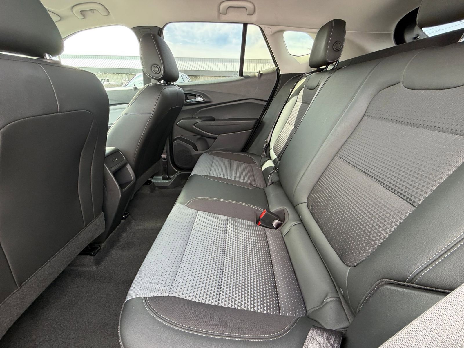Used 2025 Chevrolet Trax LT FWD image 24