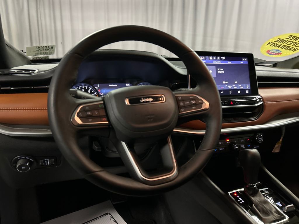 Used 2024 Jeep Compass Limited image 15