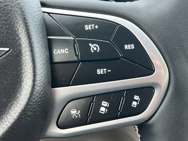Used 2024 Chrysler Pacifica Limited FWD image 24