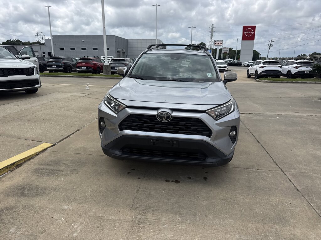 Used 2019 Toyota RAV4 XLE Premium FWD image 3