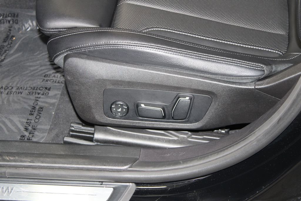 Used 2024 BMW 330e image 18