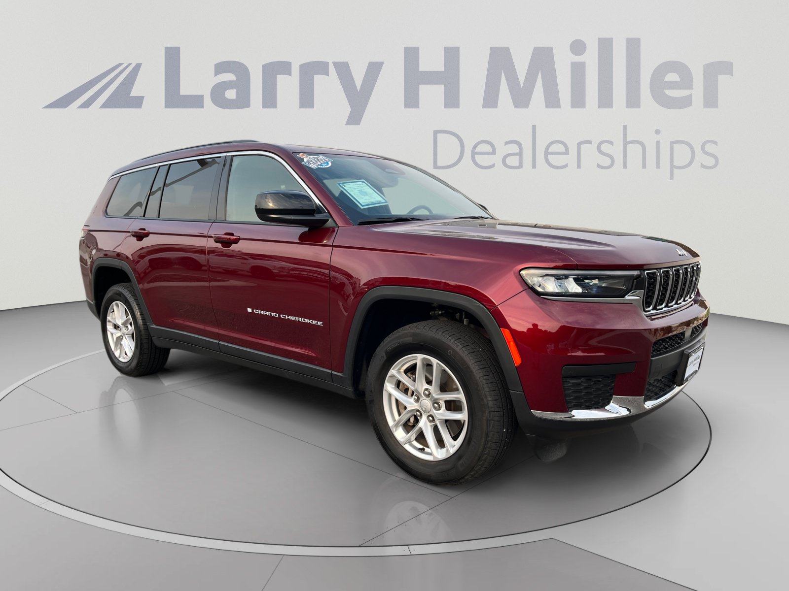 Used 2024 Jeep Grand Cherokee L Laredo AWD/4WD image 7