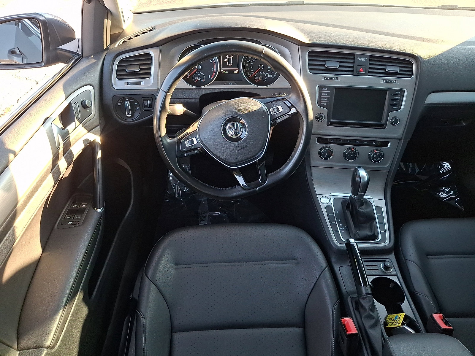 Used 2016 Volkswagen Golf SE image 11