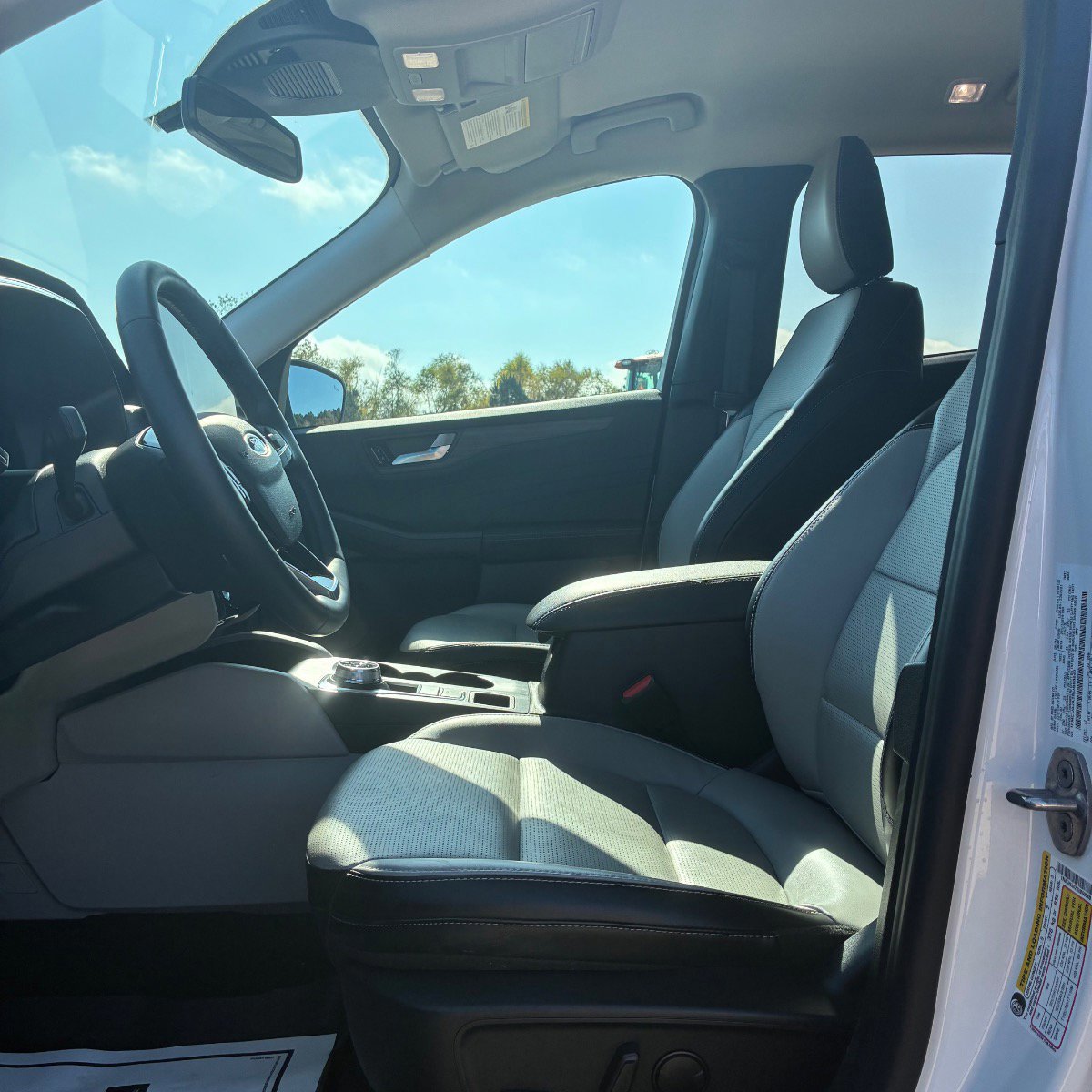 Used 2024 Ford Escape Platinum AWD/4WD image 9