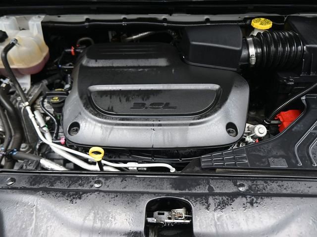 Used 2023 Chrysler Pacifica Touring-L image 10