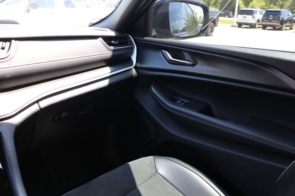 Used 2024 Jeep Grand Cherokee Altitude AWD/4WD image 40