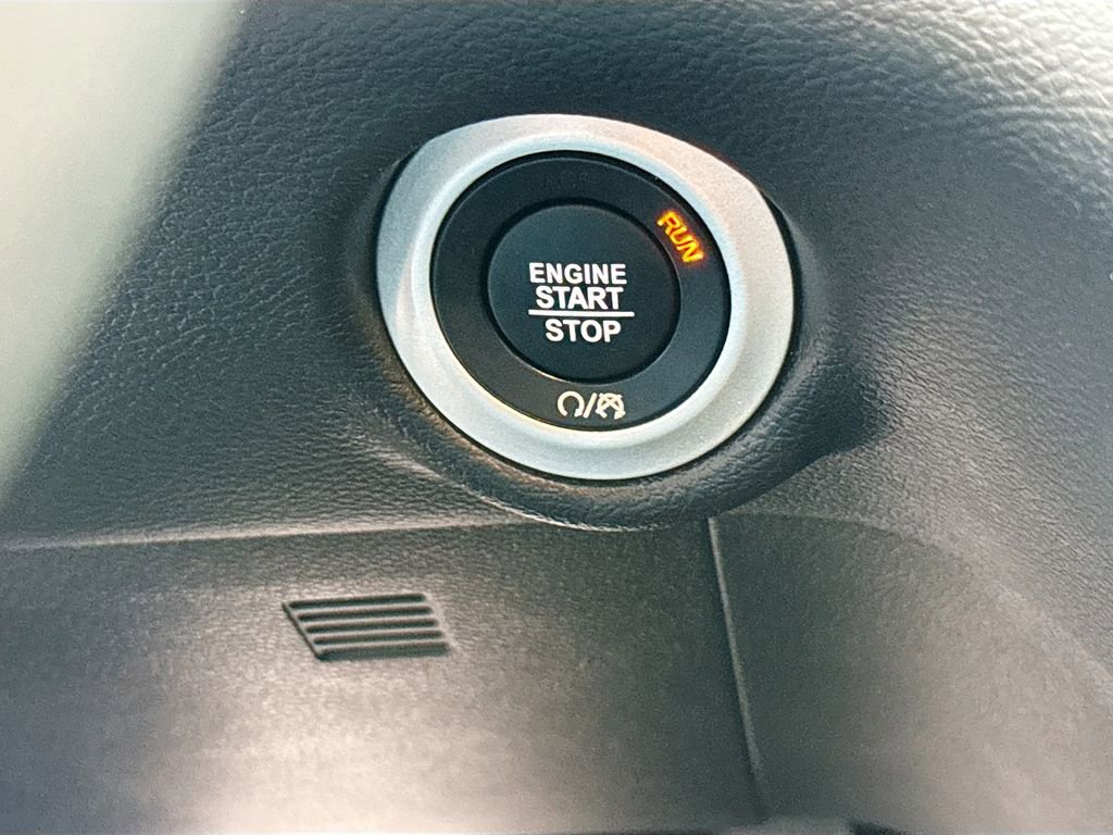 Used 2025 Chrysler Pacifica Select image 22