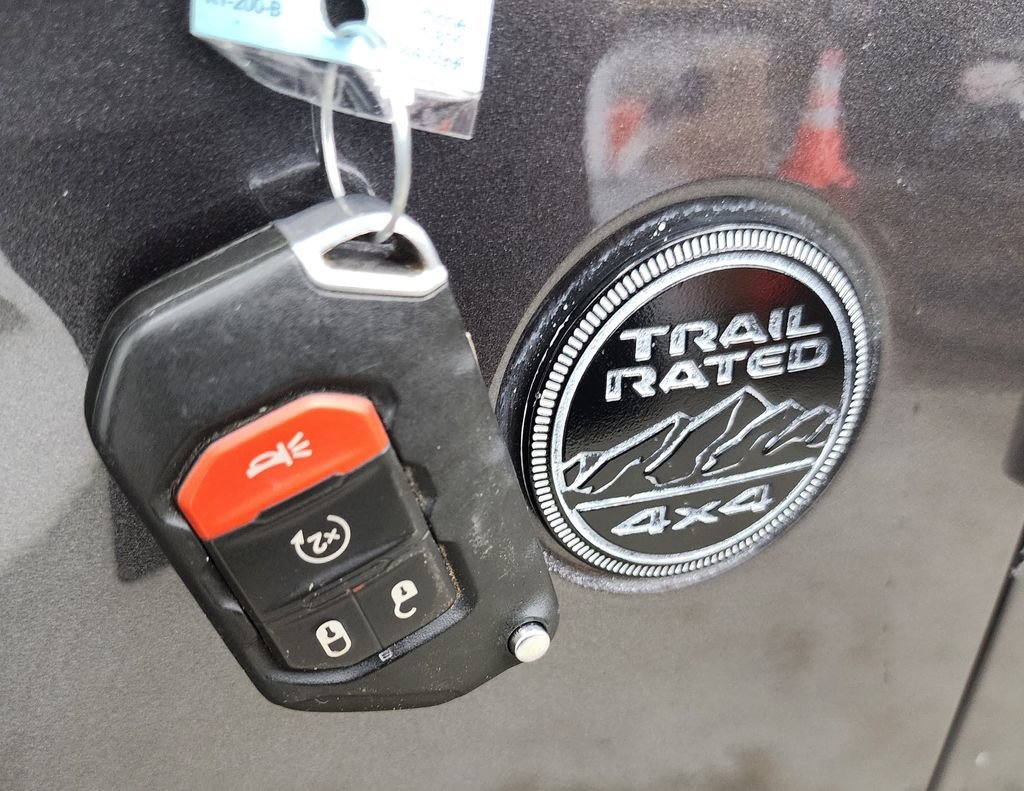 Used 2021 Jeep Wrangler Unlimited Sahara AWD/4WD image 38