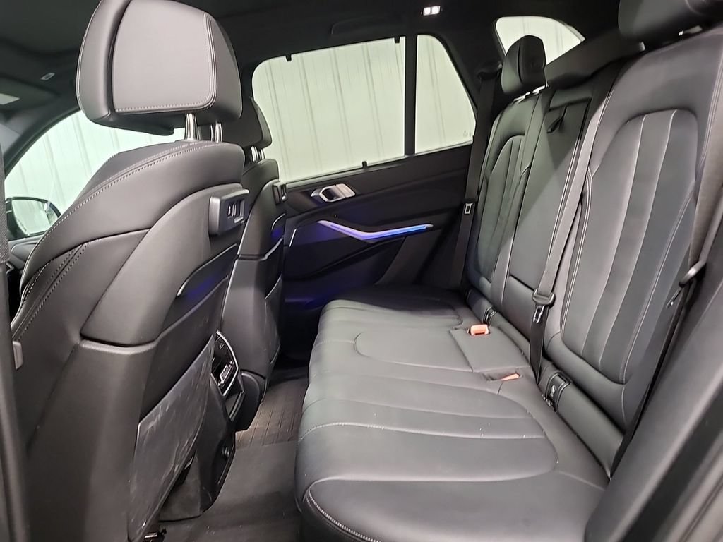 Used 2022 BMW X5 xDrive40i AWD/4WD image 4