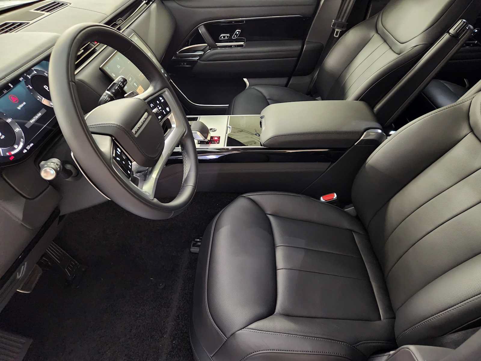 New 2026 Land Rover Range Rover Long Wheelbase SE AWD/4WD image 13