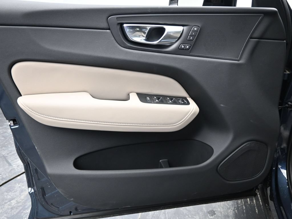 New 2026 Volvo XC60 B5 Plus w/ Protection Package Premier AWD/4WD image 22