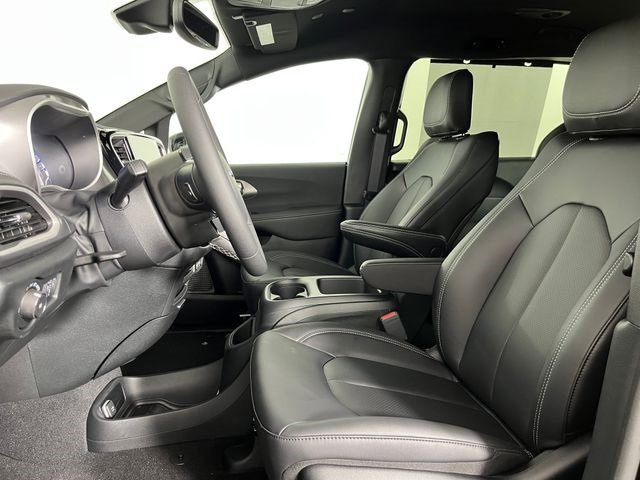 New 2025 Chrysler Pacifica Select image 9