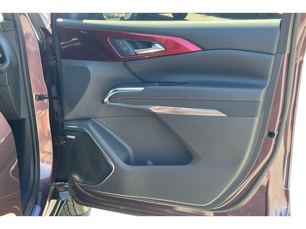 Used 2026 Chevrolet Traverse RS w/ LPO, Cargo Package FWD image 23