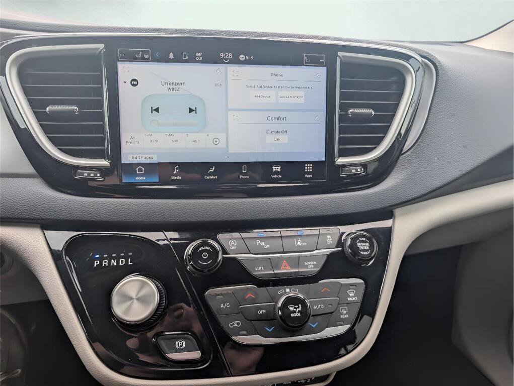 Used 2023 Chrysler Pacifica Touring-L FWD image 21