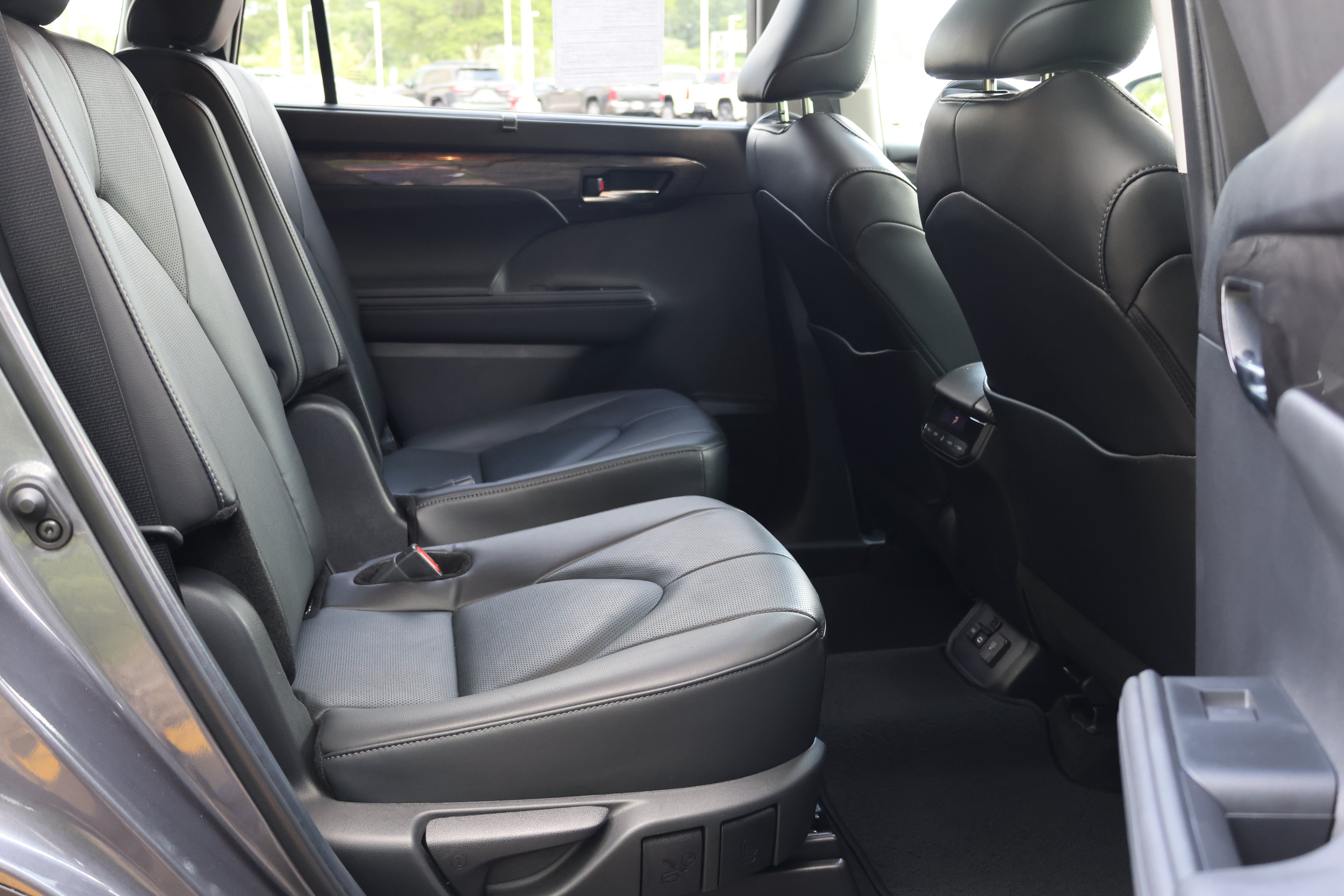 Certified 2024 Toyota Highlander Limited AWD/4WD image 22