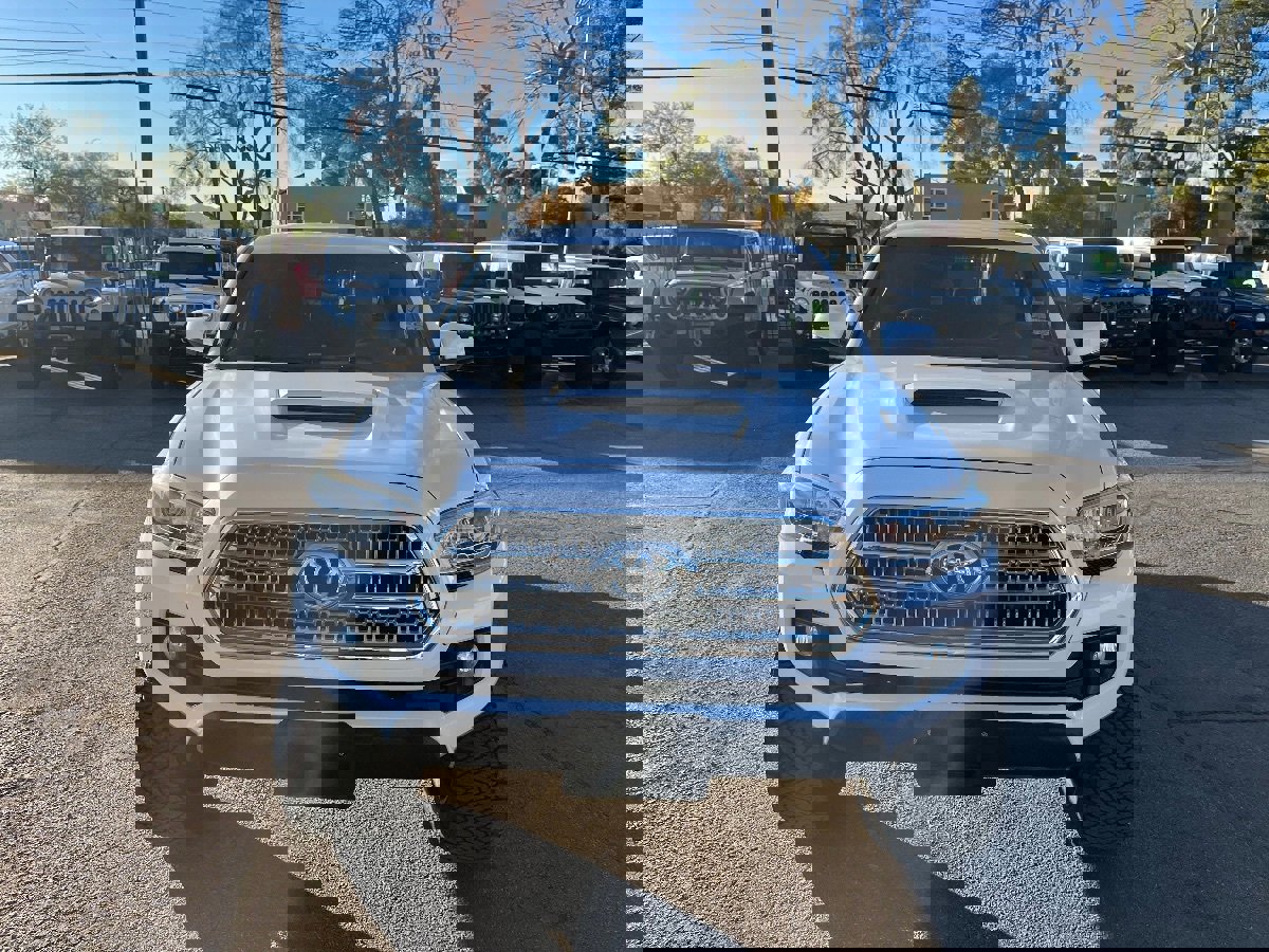 Used 2016 Toyota Tacoma TRD Sport image 45