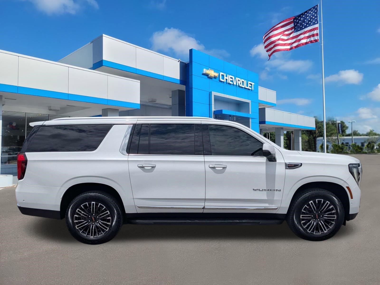 Used 2025 GMC Yukon XL Elevation RWD image 3