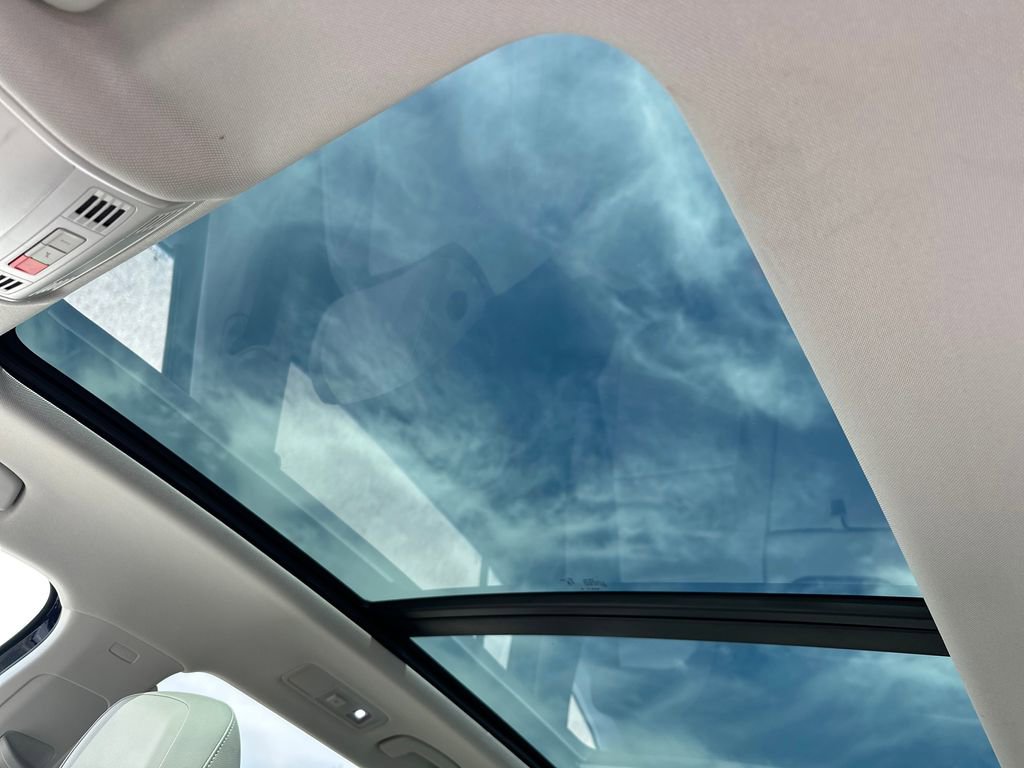 Used 2024 Volkswagen Tiguan SE image 18