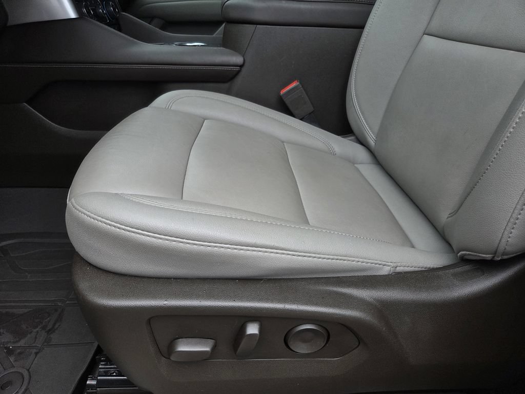 Used 2024 Chevrolet Suburban Z71 w/ Luxury Package AWD/4WD image 19