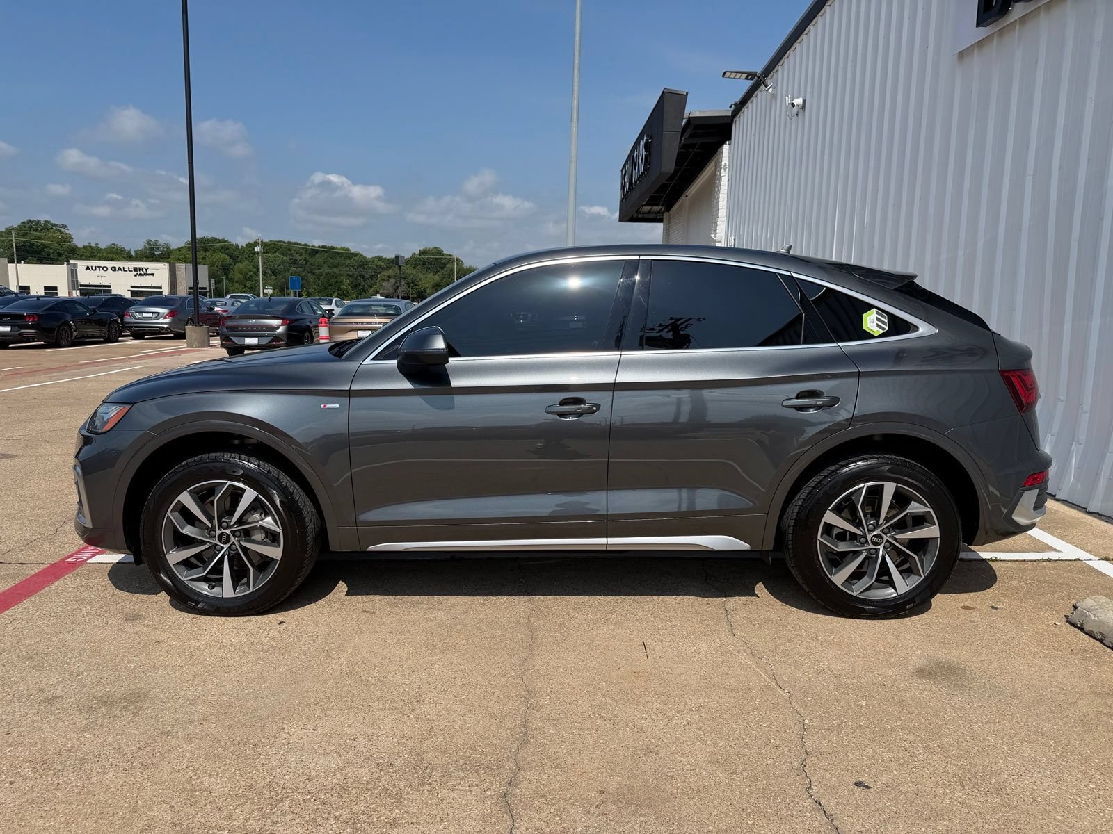 Used 2023 Audi Q5 2.0T Premium w/ Convenience Package AWD/4WD image 3