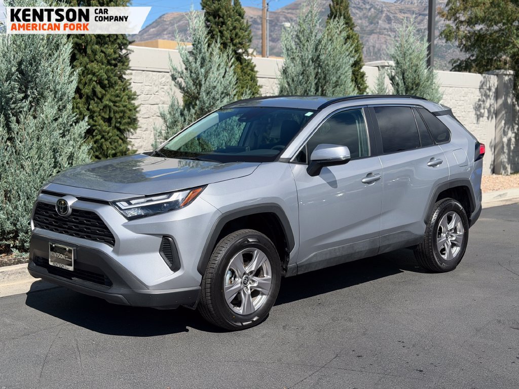 Used 2025 Toyota RAV4 XLE AWD/4WD image 3
