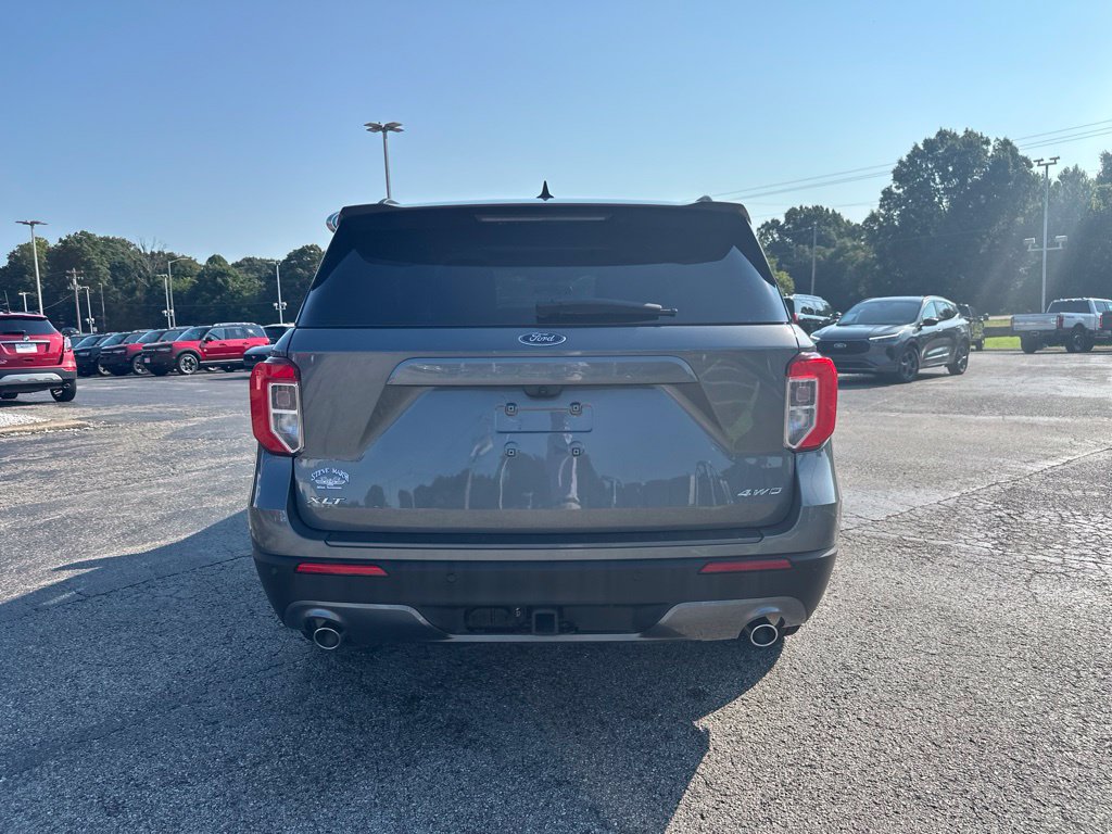 Used 2024 Ford Explorer XLT w/ Equipment Group 202A AWD/4WD image 4