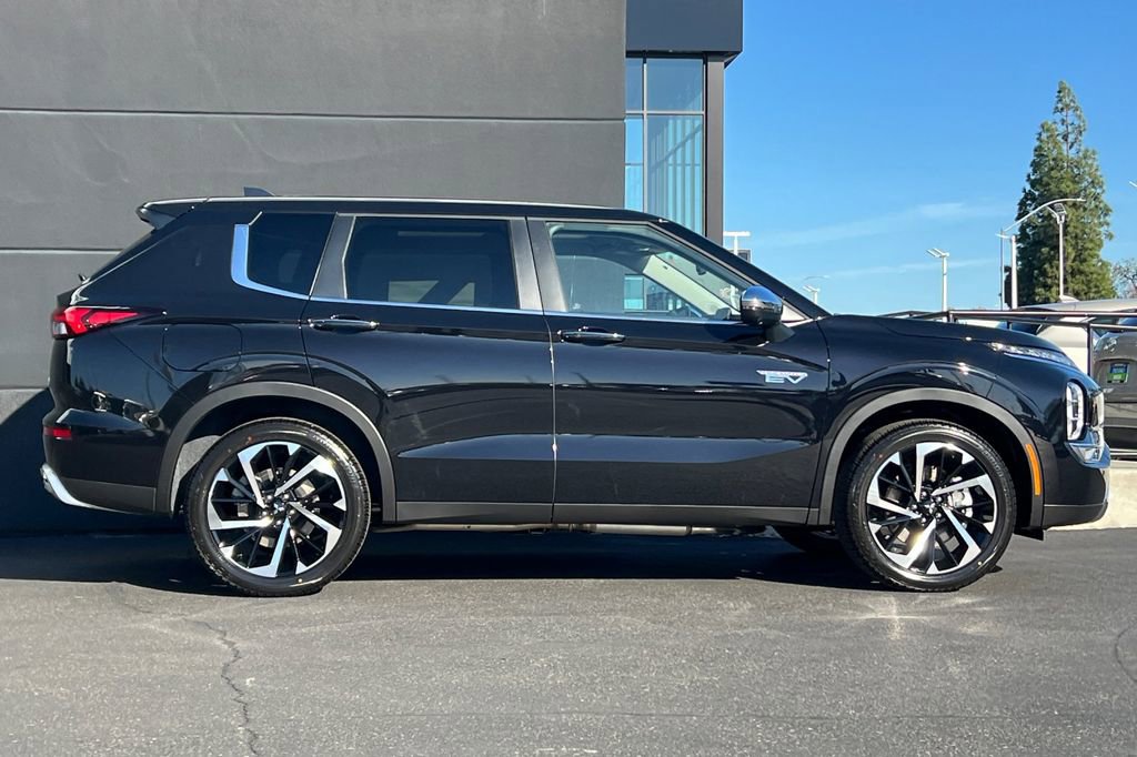 New 2025 Mitsubishi Outlander SE image 4