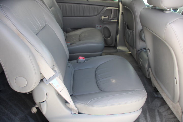 Used 2009 Toyota Sienna XLE image 17