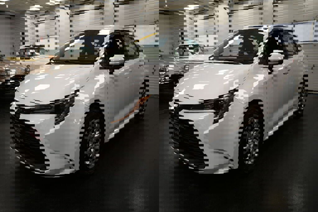 Certified 2024 Toyota Corolla LE image 3