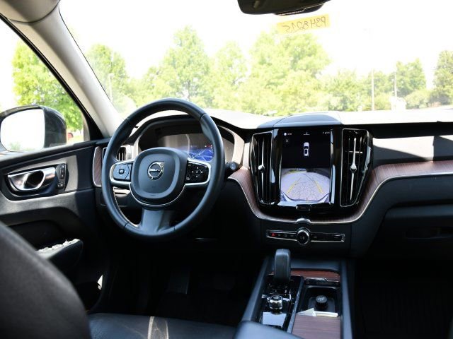 Certified 2023 Volvo XC60 B5 Plus w/ Protection Package Premier AWD/4WD image 15