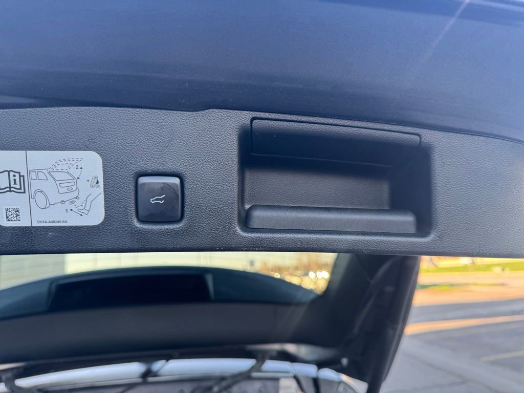 Certified 2020 Ford Escape Titanium AWD/4WD image 38