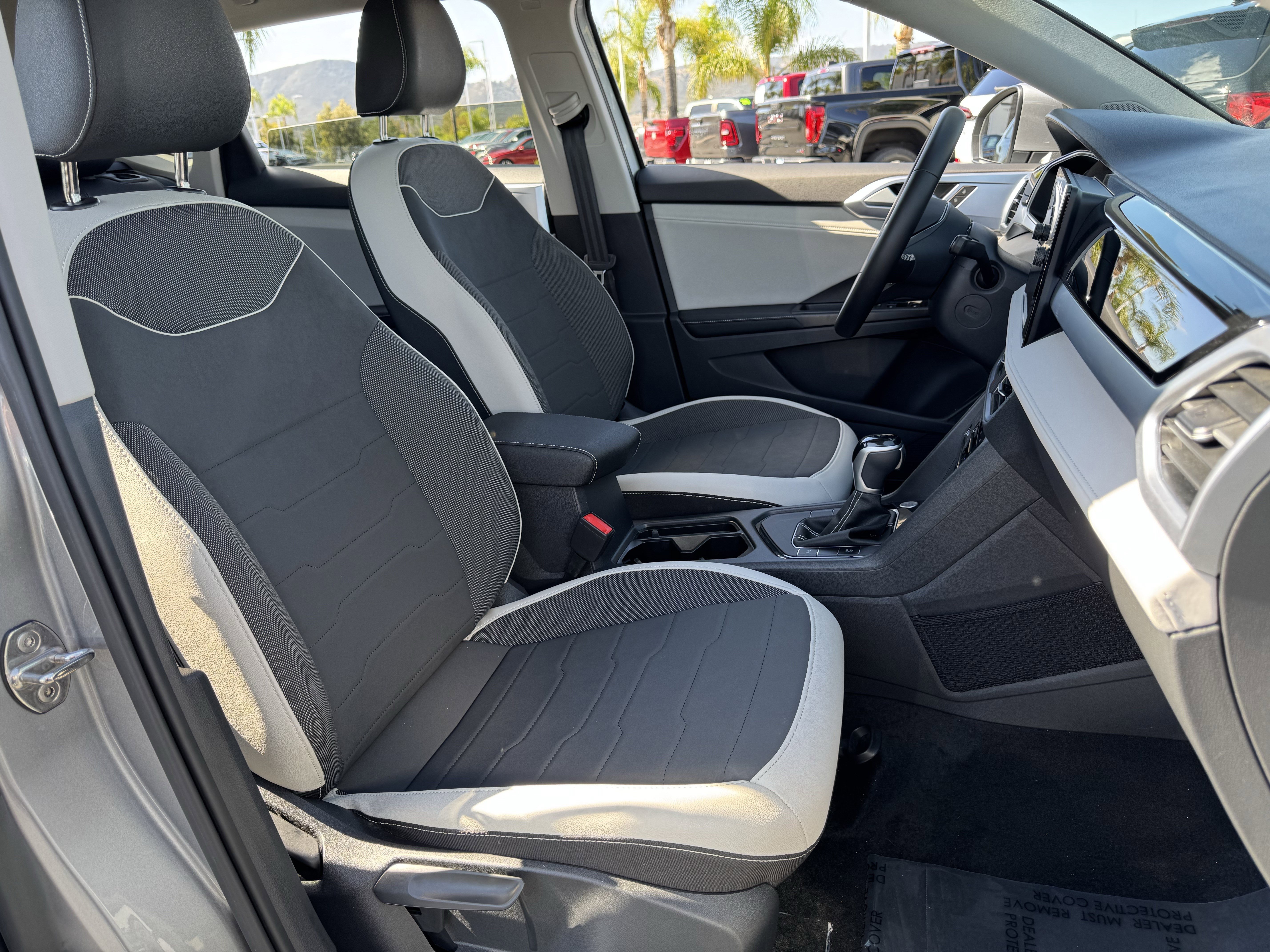 Used 2025 Volkswagen Taos SE image 36